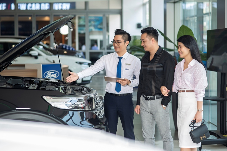 Nh&amp;acirc;n vi&amp;ecirc;n Đại l&amp;yacute; Ford tư vấn