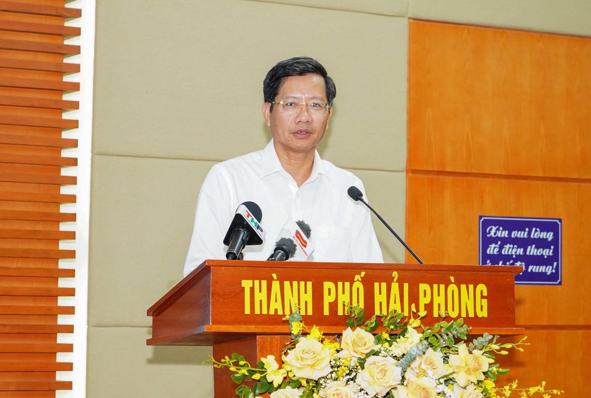 Ph&amp;oacute; Chủ tịch Thường trực UBND th&amp;agrave;nh phố Hải Ph&amp;ograve;ng  L&amp;ecirc; Anh Qu&amp;acirc;n ph&amp;aacute;t biểu