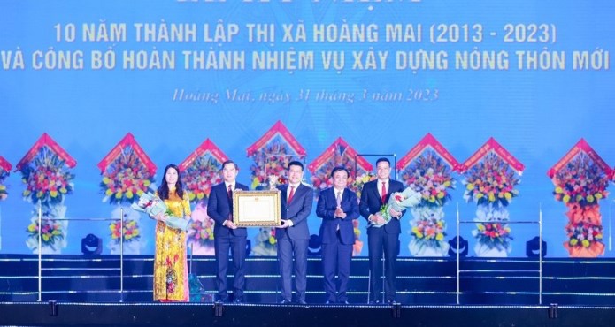 V&amp;agrave;o ng&amp;agrave;y 31/3/2023 vừa qua, Ho&amp;agrave;ng Mai long trọng tổ chức Lễ kỷ niệm 10 năm th&amp;agrave;nh lập thị x&amp;atilde; (2013 - 2023) v&amp;agrave; đ&amp;oacute;n Bằng  c&amp;ocirc;ng nhận đạt chuẩn n&amp;ocirc;ng th&amp;ocirc;n mới