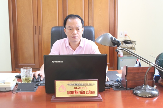 &amp;Ocirc;ng Nguyễn Văn Cường &amp;ndash; Gi&amp;aacute;m đốc Ng&amp;acirc;n h&amp;agrave;ng CSXH thị x&amp;atilde; Ho&amp;agrave;ng Mai đang trao đổi với PV. doanhnghiephoinhap.vn về hiệu quả của t&amp;iacute;n dụng ch&amp;iacute;nh s&amp;aacute;ch ưu đ&amp;atilde;i