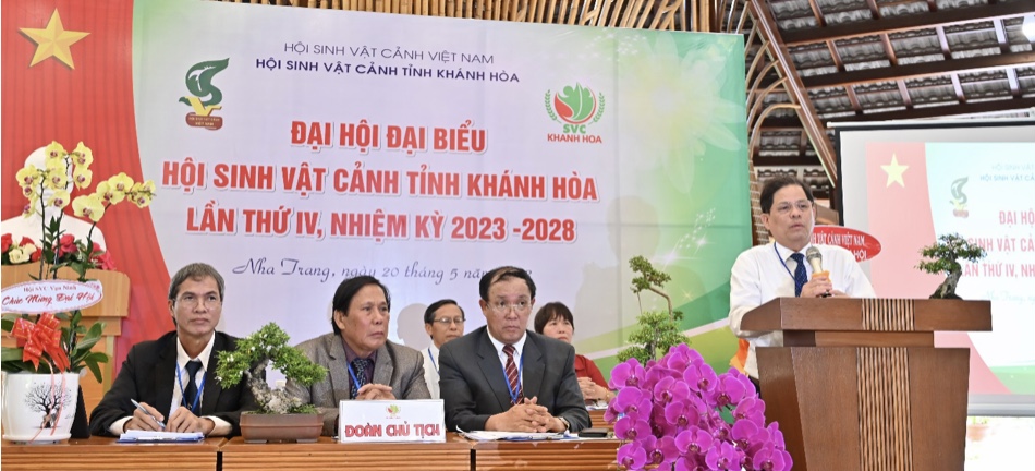 &amp;Ocirc;ng Nguyễn Tấn Tu&amp;acirc;n - Ph&amp;oacute; B&amp;iacute; thư Tỉnh ủy, Chủ tịch UBND tỉnh ph&amp;aacute;t biểu tại đại hội.