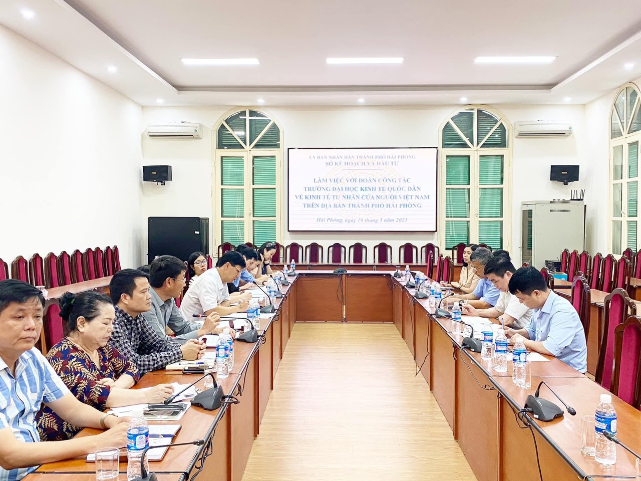 Hiệp hội DNNVV TP Hải Ph&amp;ograve;ng l&amp;agrave;m việc với đo&amp;agrave;n c&amp;ocirc;ng t&amp;aacute;c của Trường Đại học Kinh tế quốc d&amp;acirc;n v&amp;agrave; Sở Kế hoạch v&amp;agrave; Đầu tư về ph&amp;aacute;t triển kinh tế tư nh&amp;acirc;n tại Hải Ph&amp;ograve;ng..