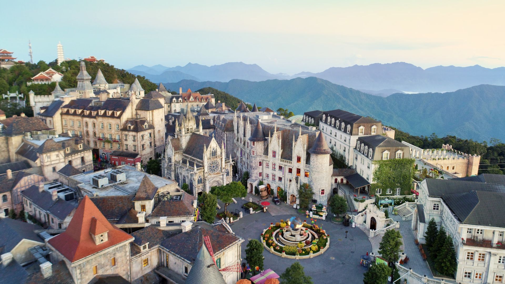 Mercure Danang French Village Ba Na Hills tọa lạc tại khu du lịch Sun World Ba Na Hills