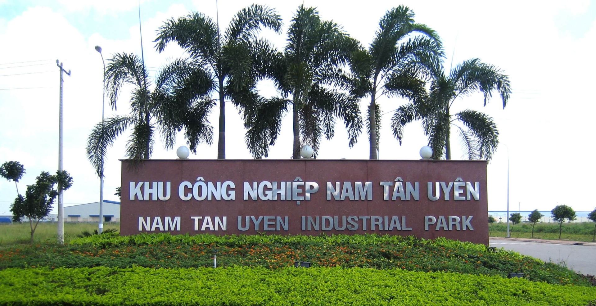 Nam T&amp;acirc;n Uy&amp;ecirc;n