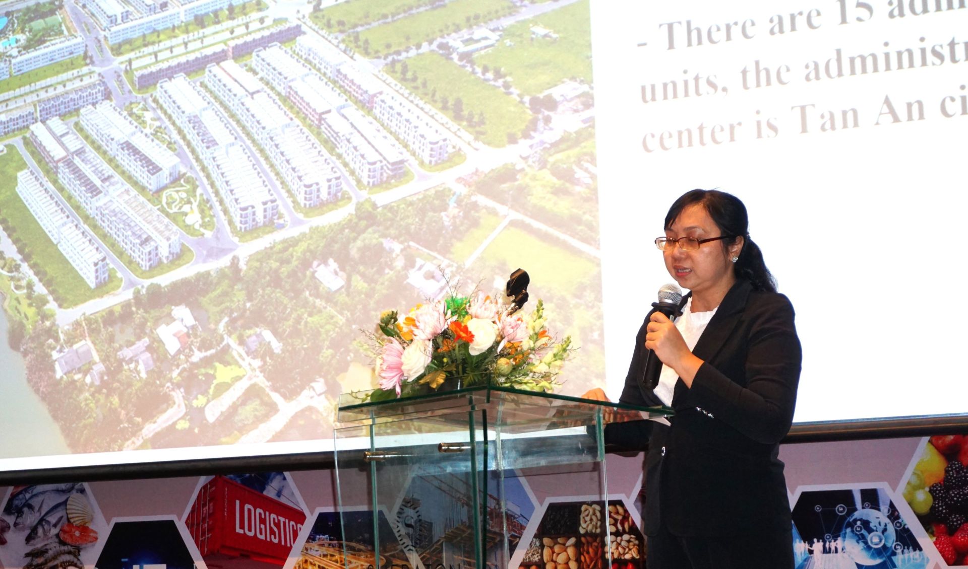 B&amp;agrave; Nguyễn Thị Diễm Quỳnh - Ph&amp;oacute; Gi&amp;aacute;m đốc Sở Kế hoạch v&amp;agrave; Đầu tư tỉnh Long An cũng đ&amp;atilde; n&amp;ecirc;u những thế mạnh, định hướng ph&amp;aacute;t triển v&amp;agrave; thu h&amp;uacute;t đầu tư của Long An