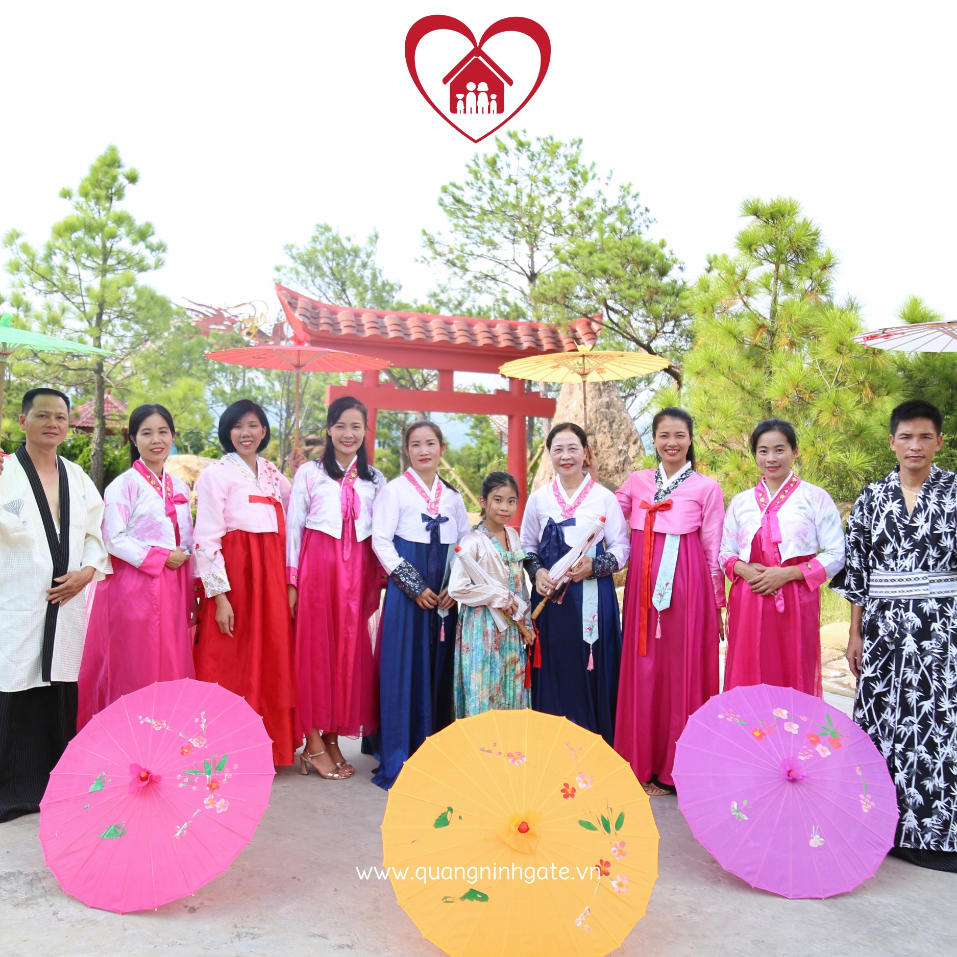 Khu vườn Nhật, nh&amp;agrave; Nhật l&amp;agrave; nơi du kh&amp;aacute;ch chụp ảnh c&amp;ugrave;ng c&amp;aacute;c trang phục Nhật như Kimono, Hanbok (H&amp;agrave;n Quốc).