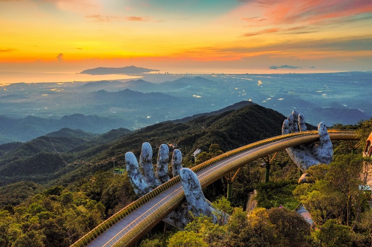 Cầu V&amp;agrave;ng tại Sun World Ba Na Hills