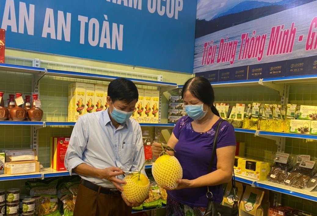 Tỉnh H&amp;ograve;a B&amp;igrave;nh đẩy mạnh tuy&amp;ecirc;n truyền, vận động người d&amp;acirc;n ưu ti&amp;ecirc;n mua sắm c&amp;aacute;c sản phẩm OCOP tr&amp;ecirc;n địa b&amp;agrave;n