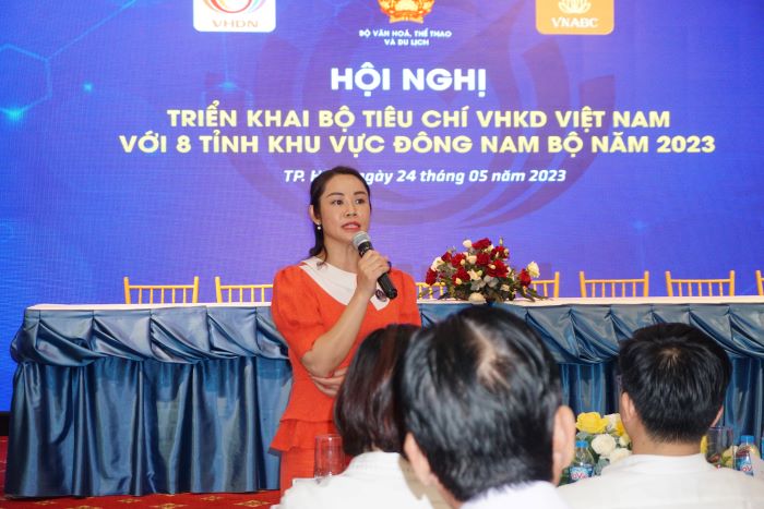 B&amp;agrave; Vũ Thị Thu Hương - Ph&amp;oacute; Ban truyền th&amp;ocirc;ng v&amp;agrave; văn h&amp;oacute;a doanh nghiệp Tập đo&amp;agrave;n dầu kh&amp;iacute; Việt Nam chia sẻ về những kinh nghiệm v&amp;agrave; gi&amp;aacute; trị nhận được khi tham gia chương tr&amp;igrave;nh X&amp;eacute;t &amp;ldquo;Doanh nghiệp đạt chuẩn văn h&amp;oacute;a kinh doanh Việt Nam&amp;rdquo;