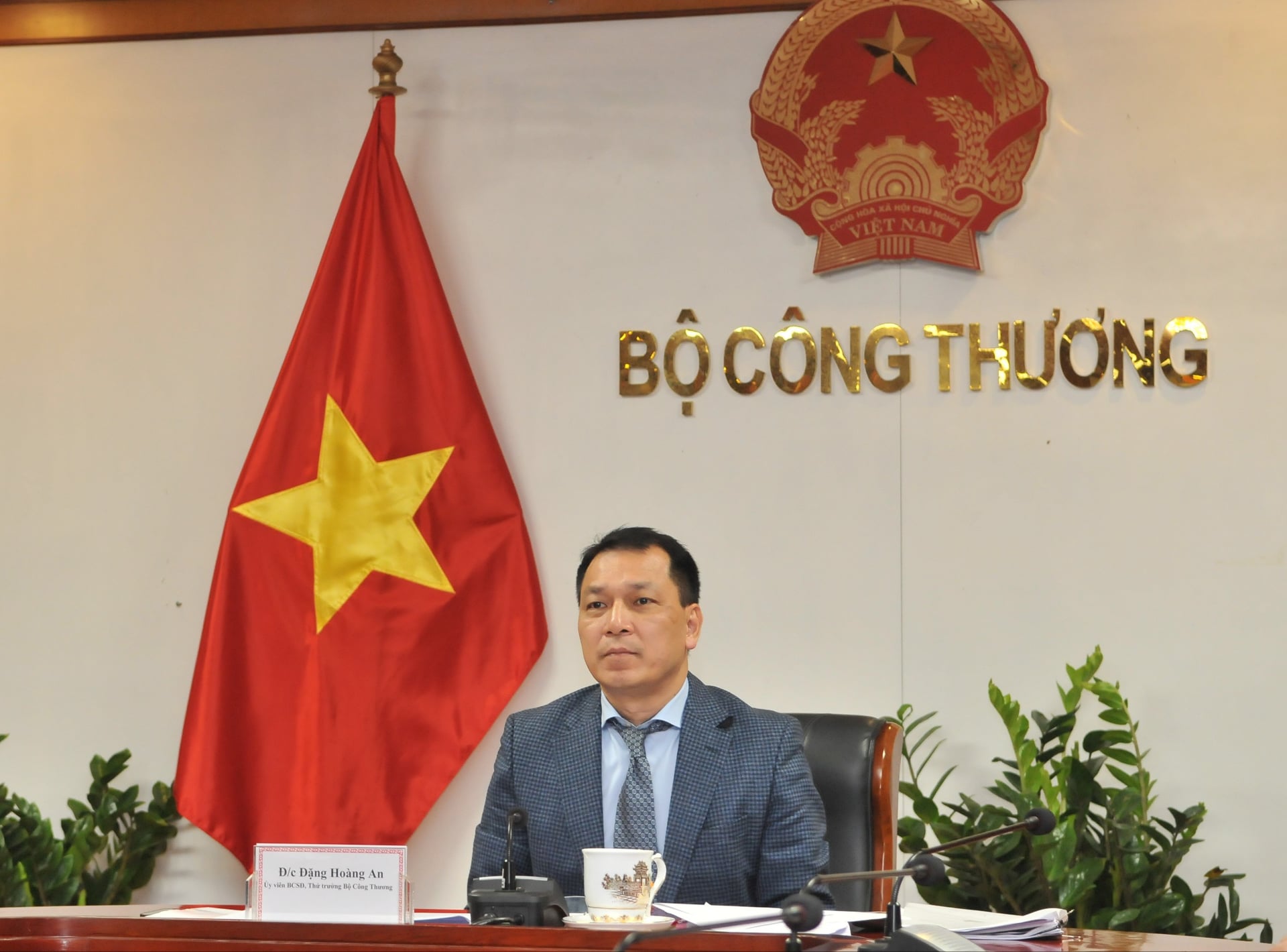 Thứ trưởng Bộ C&amp;ocirc;ng Thương, &amp;ocirc;ng Đặng Ho&amp;agrave;ng An