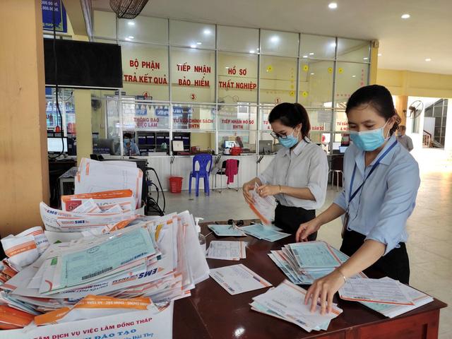 Trung t&amp;acirc;m tiếp nhận hồ sơ BHTN qua đường bưu điện