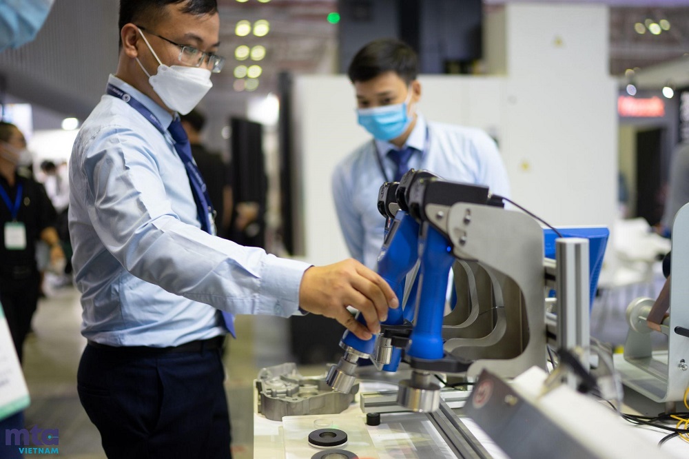 C&amp;aacute;c sản phẩm c&amp;aacute;nh tay robot được trưng b&amp;agrave;y tại triển l&amp;atilde;m MTA Vietnam