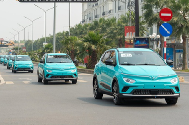 Ảnh minh họaMột xe taxi điện của C&amp;ocirc;ng ty cổ phần Di chuyển xanh v&amp;agrave; Th&amp;ocirc;ng minh GSM.
