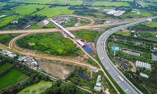 Gộp giai đoạn 1 v&amp;agrave; giai đoạn 2 của dự &amp;aacute;n đầu tư x&amp;acirc;y dựng đường cao tốc Tuy&amp;ecirc;n Quang - Ph&amp;uacute; Thọ để đầu tư ho&amp;agrave;n th&amp;agrave;nh trong năm 2023