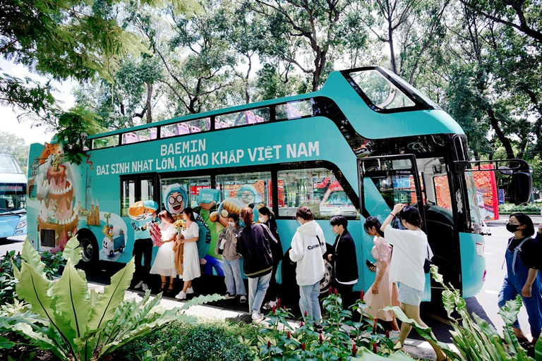 Ảnh minh họa[Bus HCM] Chỉ cần tải ứng dụng BAEMIN, h&amp;agrave;nh kh&amp;aacute;ch sẽ được trải nghiệm citytour tham quan th&amp;agrave;nh phố miễn ph&amp;iacute;