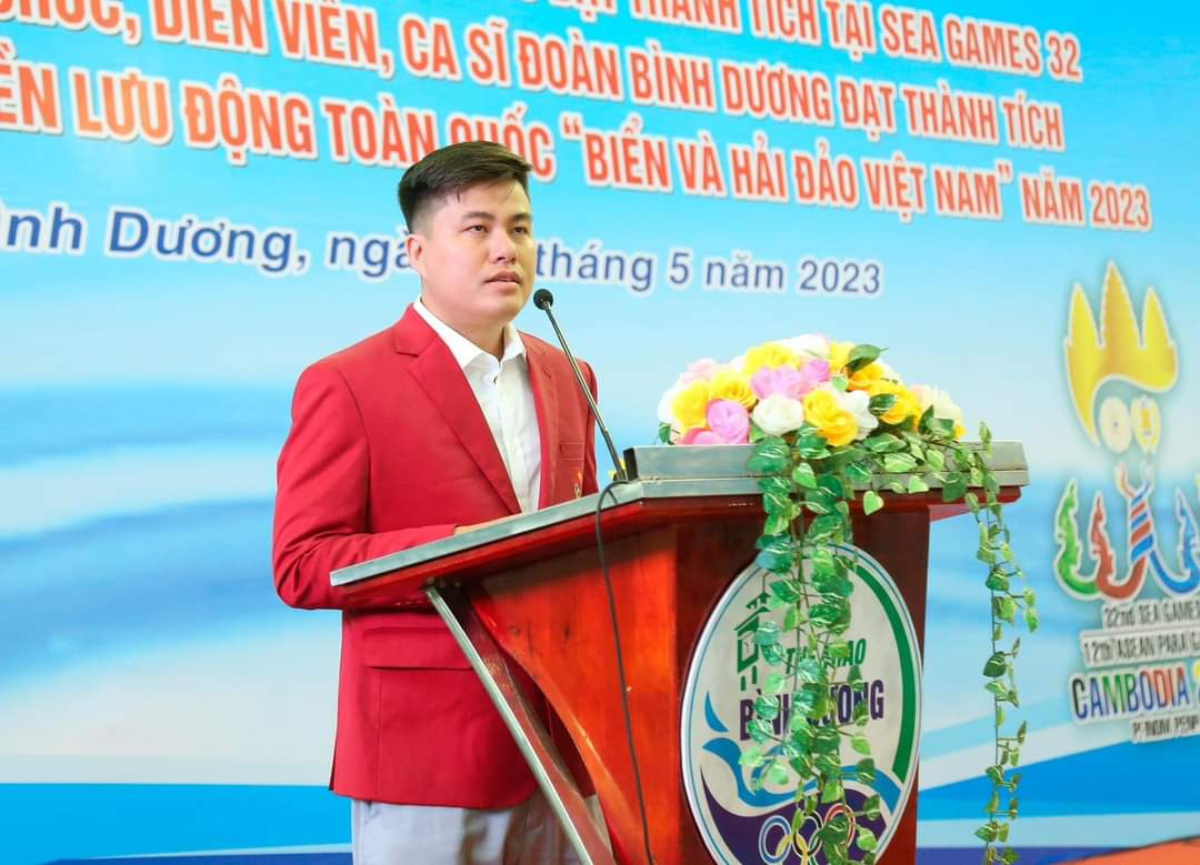 VĐV Lại L&amp;yacute; Huynh ph&amp;aacute;t biểu tại Lễ tuy&amp;ecirc;n dương, khen thưởng