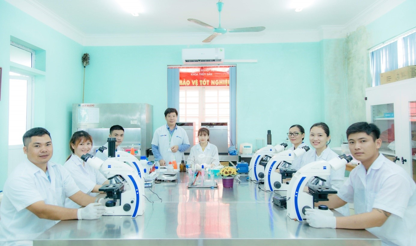 Sinh vi&amp;ecirc;n c&amp;oacute; cơ hội tham gia thực h&amp;agrave;nh thực tập tại c&amp;aacute;c doanh nghiệp sản xuất v&amp;agrave; kinh doanh giống, thương phẩm, thuốc, chế phẩm v&amp;agrave; c&amp;aacute;c trang thiết bị li&amp;ecirc;n quan