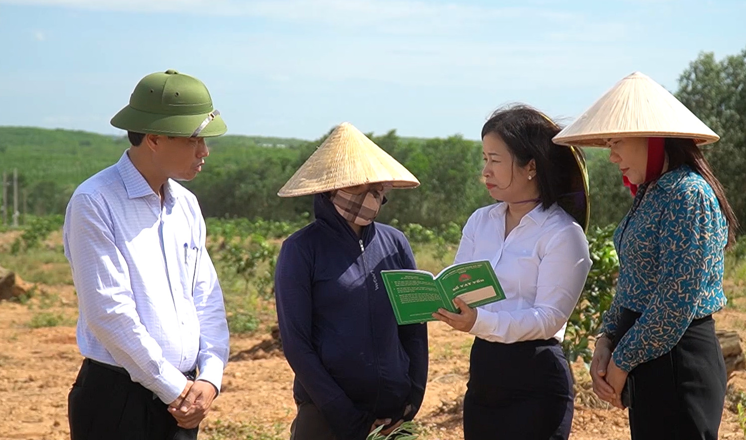 Ng&amp;acirc;n h&amp;agrave;ng ch&amp;iacute;nh s&amp;aacute;ch x&amp;atilde; hội huyện Cam Lộ, tỉnh Quảng Trị đ&amp;atilde; c&amp;oacute; nhiều nỗ lực gi&amp;uacute;p b&amp;agrave; con n&amp;ocirc;ng d&amp;acirc;n tiếp cận nguồn vốn ưu đ&amp;atilde;i một c&amp;aacute;ch thuận lợi nhất