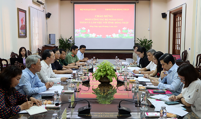 Đo&amp;agrave;n c&amp;ocirc;ng t&amp;aacute;c Bộ Ngoại giao l&amp;agrave;m việc với Đồng Th&amp;aacute;p