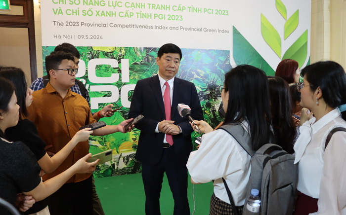 16 năm li&amp;ecirc;n tục nằm trong top 5 c&amp;aacute;c tỉnh, th&amp;agrave;nh c&amp;oacute; chất lượng điều h&amp;agrave;nh kinh tế xuất sắc, kết quả n&amp;agrave;y của Đồng Th&amp;aacute;p c&amp;ograve;n được xem l&amp;agrave; &amp;ldquo;hiện tượng&amp;rdquo; n&amp;ecirc;n thu h&amp;uacute;t rất đ&amp;ocirc;ng c&amp;aacute;c ph&amp;oacute;ng vi&amp;ecirc;n, nh&amp;agrave; b&amp;aacute;o phỏng vấn Chủ tịch Ủy ban nh&amp;acirc;n d&amp;acirc;n tỉnh Phạm Thiện Nghĩa