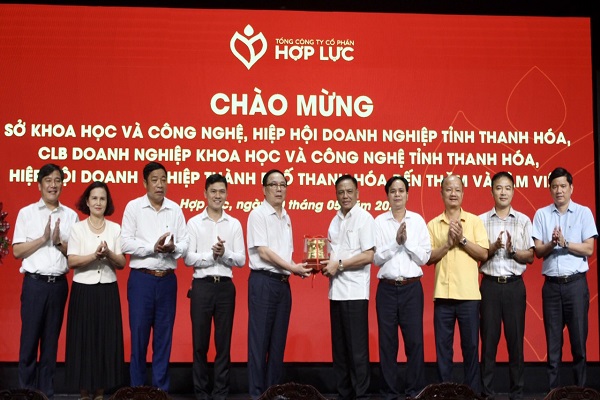 Đo&amp;agrave;n Hiệp hội Doanh nghiệp tỉnh Thanh Ho&amp;aacute; đến thăm v&amp;agrave; l&amp;agrave;m việc tại Tổng C&amp;ocirc;ng ty CP Hợp Lực
