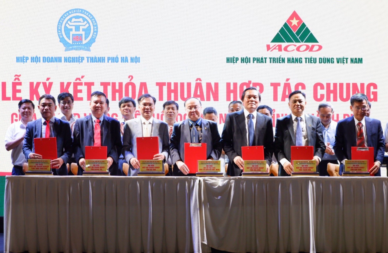 VACOD k&amp;yacute; kết thoả thuận hợp t&amp;aacute;c chung với hiệp hội doanh nghiệp 6 tỉnh H&amp;ograve;a B&amp;igrave;nh, Nam Định, Thanh H&amp;oacute;a, H&amp;agrave; Tĩnh, Quảng trị, Thừa Thi&amp;ecirc;n Huế