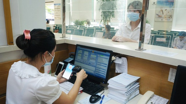 việc thực hiện đồng bộ, to&amp;agrave;n diện c&amp;aacute;c giải ph&amp;aacute;p trong ứng dụng CNTT, đẩy mạnh việc chuyển đổi số, đ&amp;atilde; tối ưu h&amp;oacute;a việc sử dụng, khai th&amp;aacute;c CSDL của Ng&amp;agrave;nh để phục vụ người d&amp;acirc;n, DN