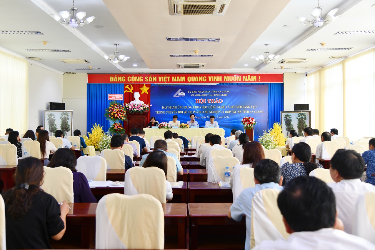 To&amp;agrave;n cảnh hội thảo