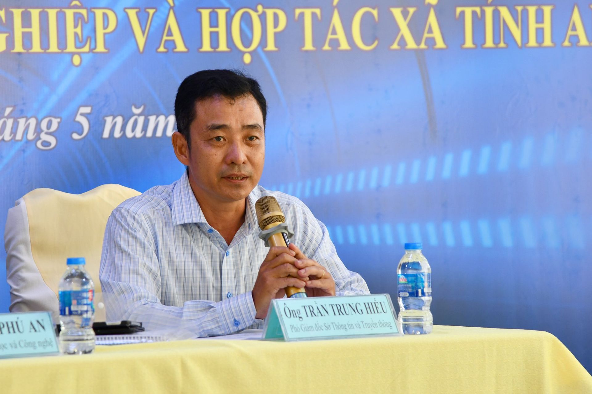 Ph&amp;oacute; Gi&amp;aacute;m đốc Sở Th&amp;ocirc;ng tin v&amp;agrave; Truyền th&amp;ocirc;ng Trần Trung Hiếu đ&amp;aacute;p từ c&amp;acirc;u hỏi thảo luận của đại biểu tham dự Hội thảo