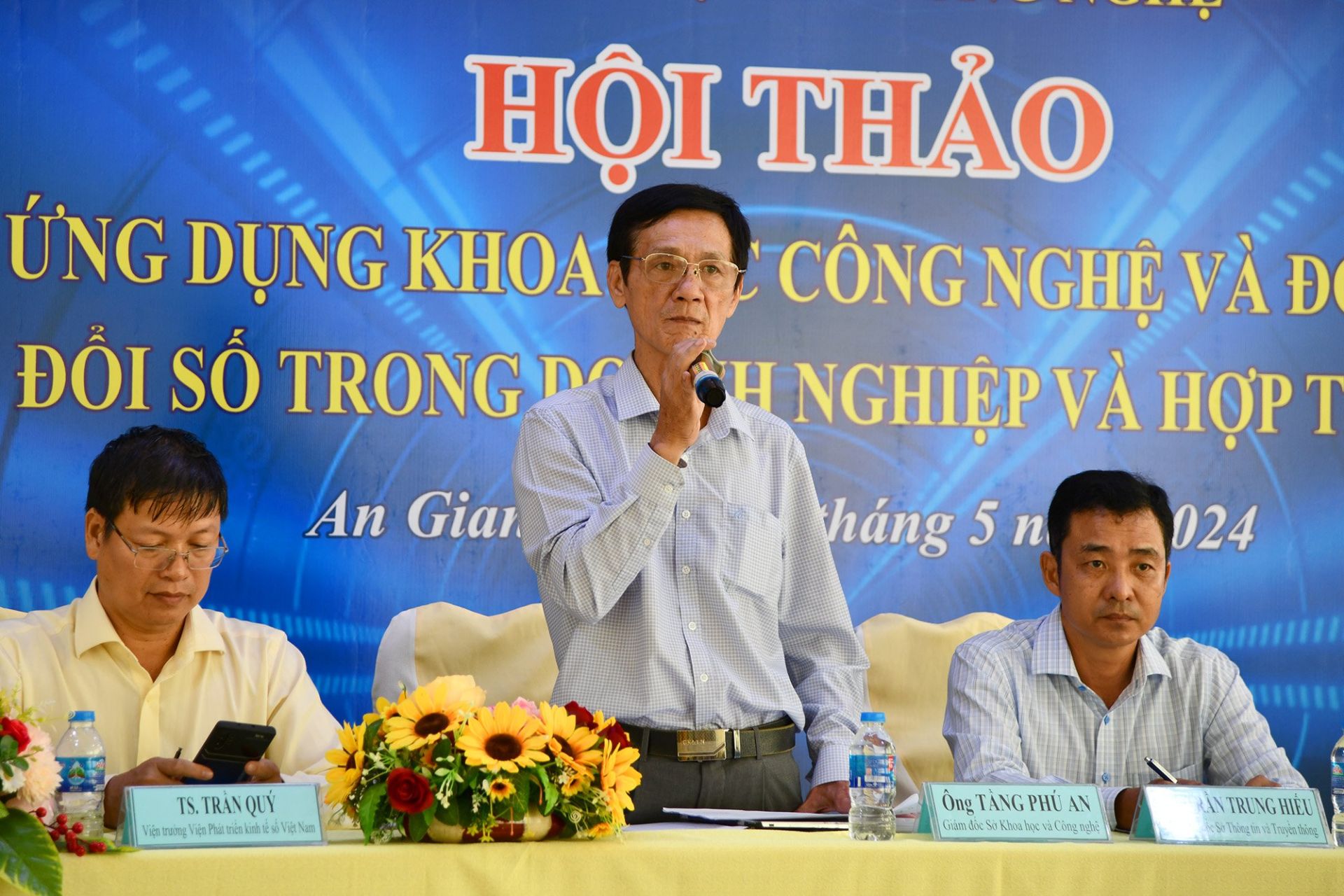 Gi&amp;aacute;m đốc Sở Khoa học v&amp;agrave; C&amp;ocirc;ng nghệ Tầng Ph&amp;uacute; An ph&amp;aacute;t biểu bế mạc Hội thảo