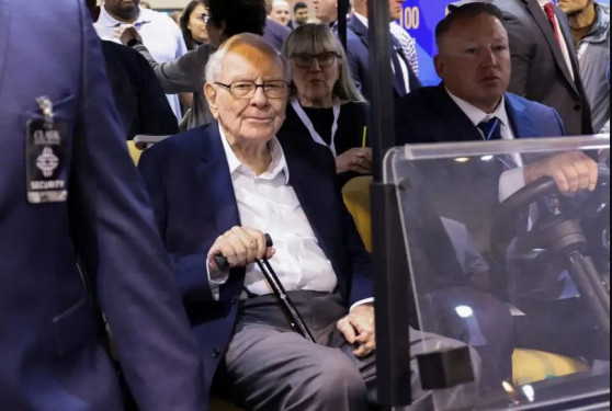 Warren Buffett chỉ ra 3 cách khôn ngoan để đầu tư vào bản thân