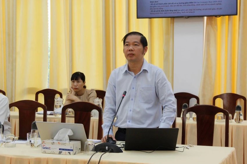 &amp;Ocirc;ng Nguyễn Kh&amp;aacute;nh T&amp;ugrave;ng- Viện trưởng Viện Kinh tế x&amp;atilde; hội TP Cần Thơ ph&amp;aacute;t biểu tại hội nghị. Ảnh: NHẪN NAM