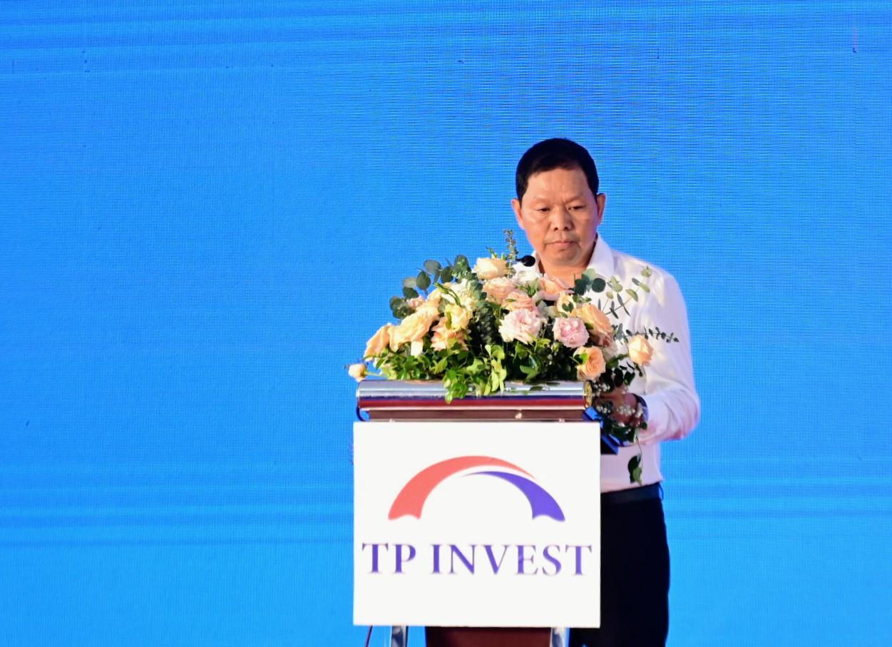 L&amp;atilde;nh đạo C&amp;ocirc;ng ty Cổ phần đầu tư hạ tầng KCN Tiến Ph&amp;aacute;t th&amp;ocirc;ng tin giới thiệu về CCN Ti&amp;ecirc;n Cường II tại Lễ khởi c&amp;ocirc;ng
