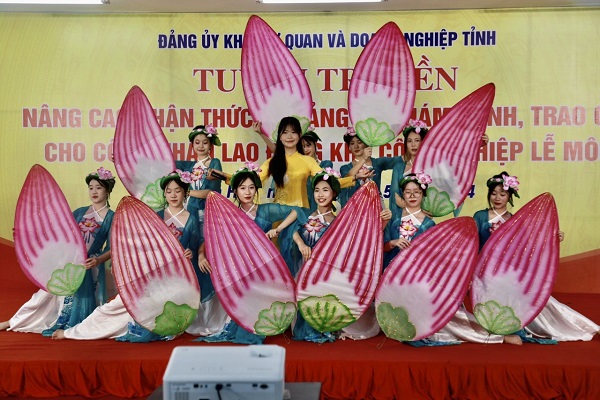 Chương tr&amp;igrave;nh văn nghệ đặc sắc kỷ niệm ng&amp;agrave;y sinh Chủ tịch Hồ Ch&amp;iacute; Minh