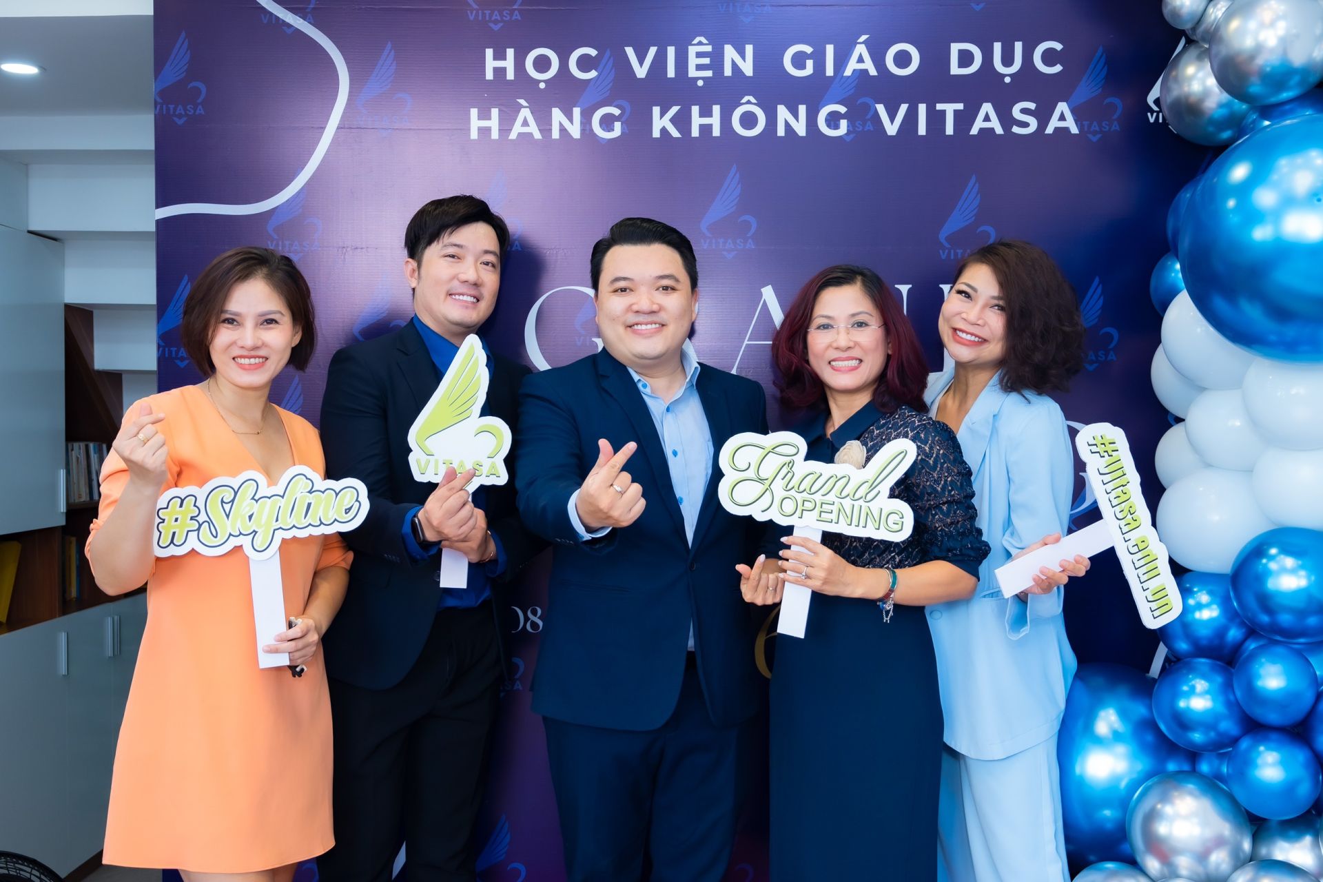 L&amp;atilde;nh đạo v&amp;agrave; một số giảng vi&amp;ecirc;n  trong ng&amp;agrave;y khai trương Học viện gi&amp;aacute;o dục h&amp;agrave;ng kh&amp;ocirc;ng Vitasa