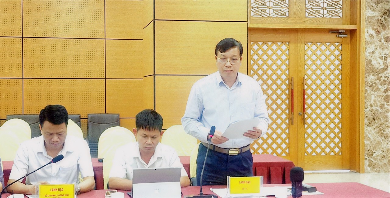 &amp;Ocirc;ng Nguyễn Minh Tuấn, Ph&amp;oacute; Gi&amp;aacute;m đốc Sở Y tế, th&amp;ocirc;ng tin tại hội nghị.