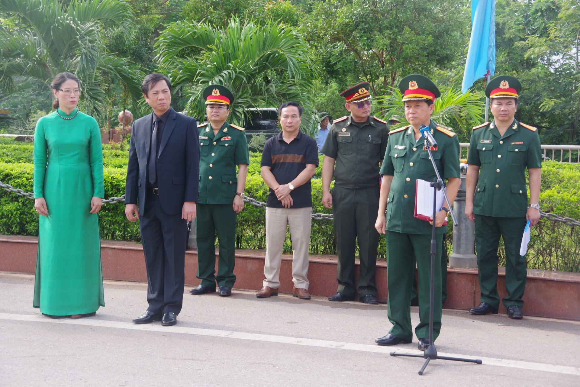Lễ b&amp;agrave;n giao v&amp;agrave; đ&amp;oacute;n nhận h&amp;agrave;i cốt liệt sĩ qu&amp;acirc;n t&amp;igrave;nh nguyện v&amp;agrave; chuy&amp;ecirc;n gia Việt Nam hi sinh tại L&amp;agrave;o m&amp;ugrave;a kh&amp;ocirc; 2023-2024 được tổ chức trang nghi&amp;ecirc;m, trọng thể