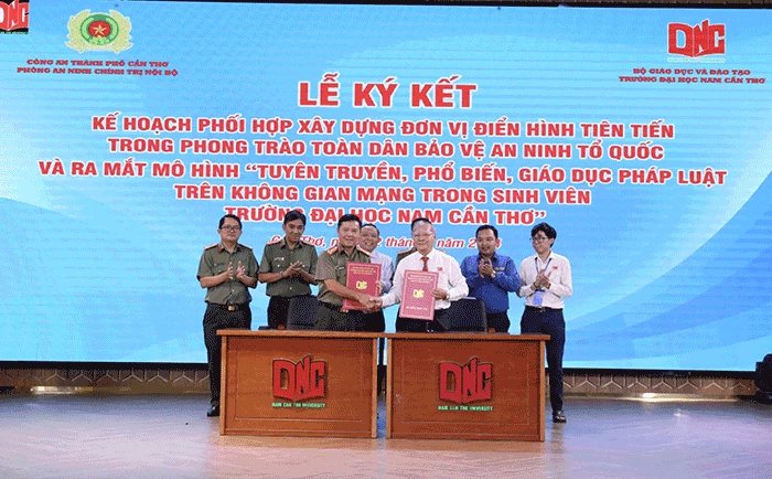 L&amp;atilde;nh đạo Ph&amp;ograve;ng An ninh ch&amp;iacute;nh trị nội bộ C&amp;ocirc;ng an TP Cần Thơ v&amp;agrave; Trường Đại học Nam Cần Thơ k&amp;yacute; kết kế hoạch phối hợp.