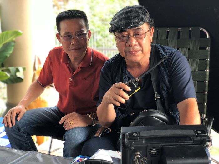 Đạo diễn Trần Ngọc Phong (phải) v&amp;agrave;