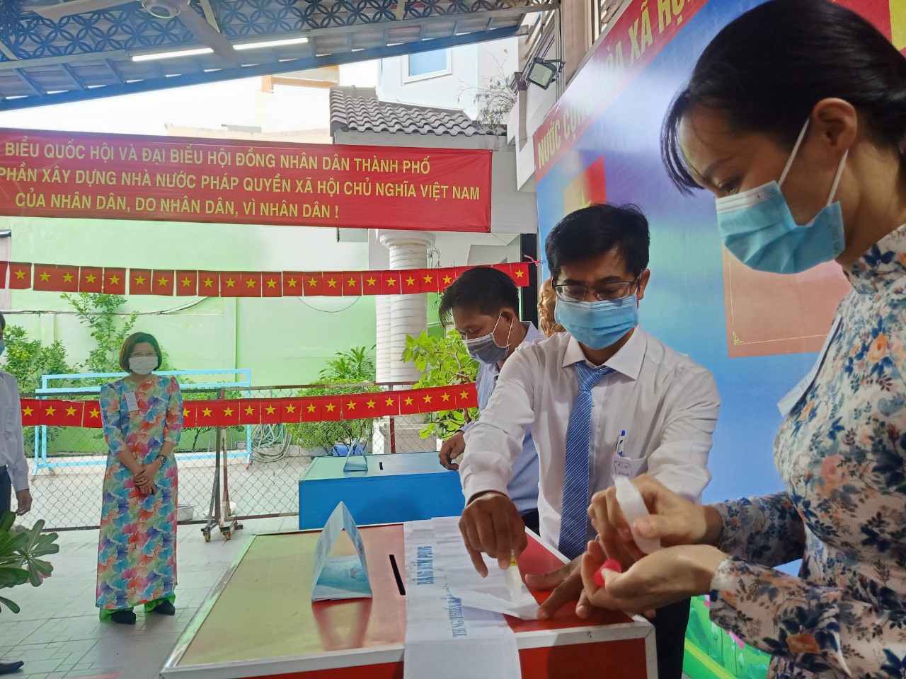 Người d&amp;acirc;n c&amp;acirc;n nhắc kỹ lưỡng khi bỏ phiếu bầu