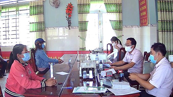 NHCSXH tỉnh L&amp;acirc;m Đồng duy tr&amp;igrave; hoạt động an to&amp;agrave;n trong m&amp;ugrave;a dịch Covid-19 tại c&amp;aacute;c Điểm giao dịch x&amp;atilde;