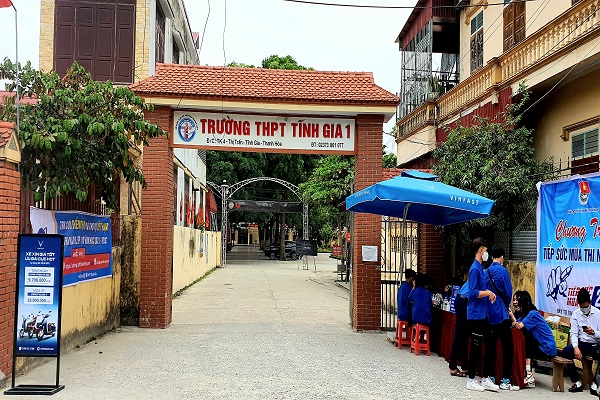 C&amp;aacute;c t&amp;igrave;nh nguyện vi&amp;ecirc;n lu&amp;ocirc;n c&amp;oacute; mặt để hướng dẫn gi&amp;uacute;p đỡ th&amp;iacute; sinh v&amp;agrave; người nh&amp;agrave;