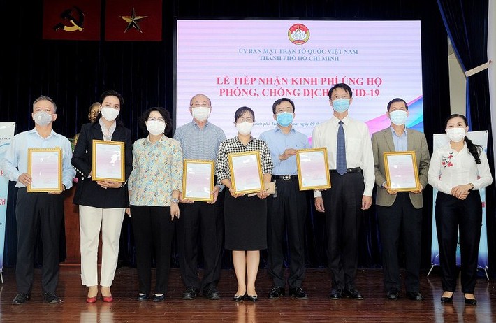 TP.HCM tiếp nhận 99 tỉ đồng ủng hộ c&amp;ocirc;ng t&amp;aacute;c ph&amp;ograve;ng, chống dịch Covid-19 từ doanh nghiệp