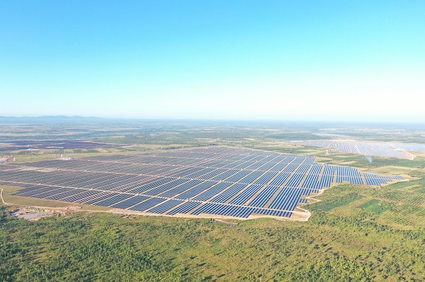 Cụm nh&amp;agrave; m&amp;aacute;y Điện mặt trời Xu&amp;acirc;n Thiện EA S&amp;uacute;p c&amp;oacute; c&amp;ocirc;ng suất 600MW/831MWp được đ&amp;aacute;nh gi&amp;aacute; l&amp;agrave; cụm nh&amp;agrave; m&amp;aacute;y điện mặt trời lớn nhất Đ&amp;ocirc;ng Nam &amp;Aacute;
