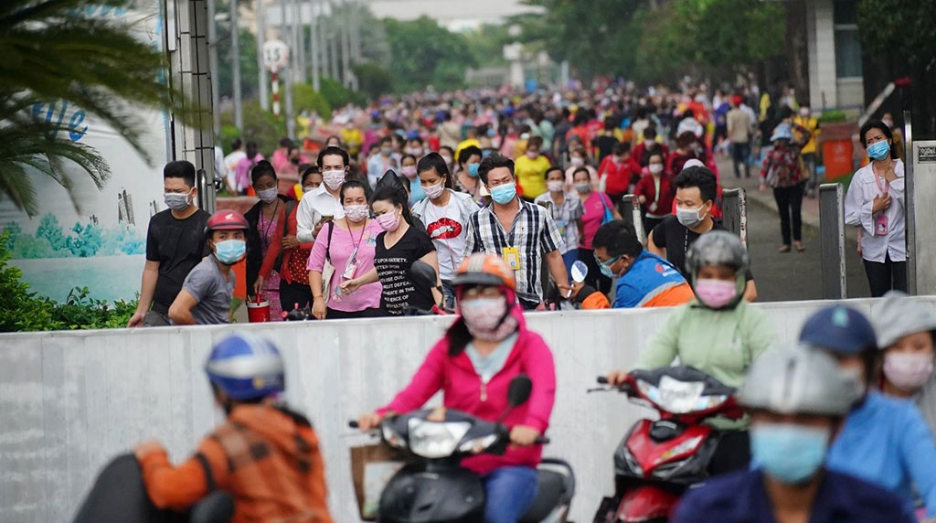 C&amp;ocirc;ng nh&amp;acirc;n l&amp;agrave;m việc tại C&amp;ocirc;ng ty TNHH PouYuen Việt Nam v&amp;agrave;o giờ tan tầm