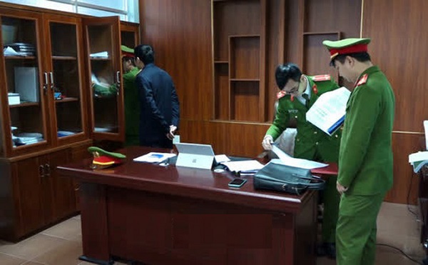 C&amp;ocirc;ng an tỉnh Quảng B&amp;igrave;nh thực hiện lệnh kh&amp;aacute;m x&amp;eacute;t chỗ l&amp;agrave;m việc đối với Trương Tấn L&amp;acirc;m
