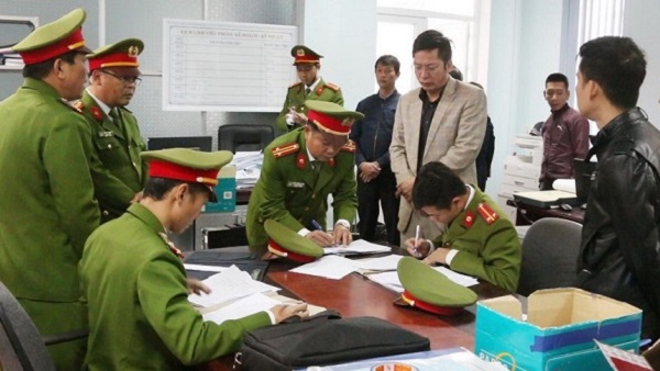 thu giữ nhiều t&amp;agrave;i liệu li&amp;ecirc;n quan đến sai phạm tại Ban Quản l&amp;yacute; dự &amp;aacute;n M&amp;ocirc;i trường v&amp;agrave; Biến đổi kh&amp;iacute; hậu th&amp;agrave;nh phố Đồng Hới