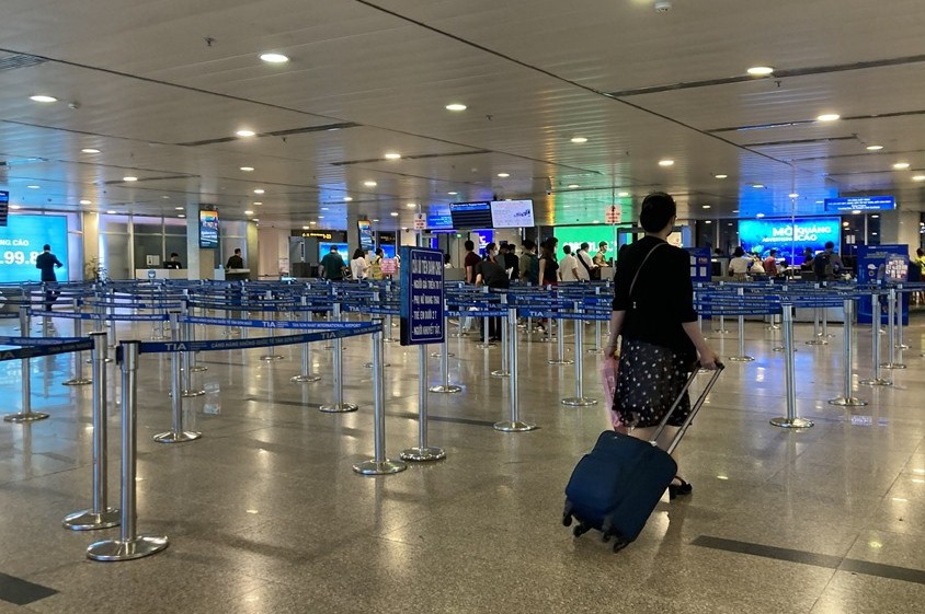 Hiện c&amp;aacute;c h&amp;atilde;ng h&amp;agrave;ng kh&amp;ocirc;ng trong nước đang phải cạnh tranh gay gắt, k&amp;eacute;o doanh thu xuống thấp, kh&amp;ocirc;ng đủ b&amp;ugrave; đắp chi ph&amp;iacute;