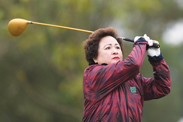 Madame Nguyễn Thị Nga tr&amp;ecirc;n s&amp;acirc;n golf