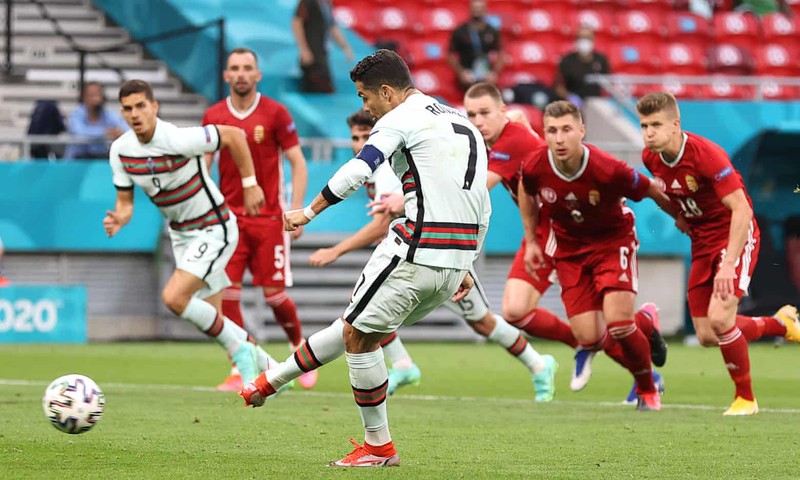 Si&amp;ecirc;u sao Ronaldo đ&amp;atilde; đi v&amp;agrave;o lịch sử Euro khi trở th&amp;agrave;nh cầu thủ ghi b&amp;agrave;n nhiều nhất với 11 b&amp;agrave;n thắng